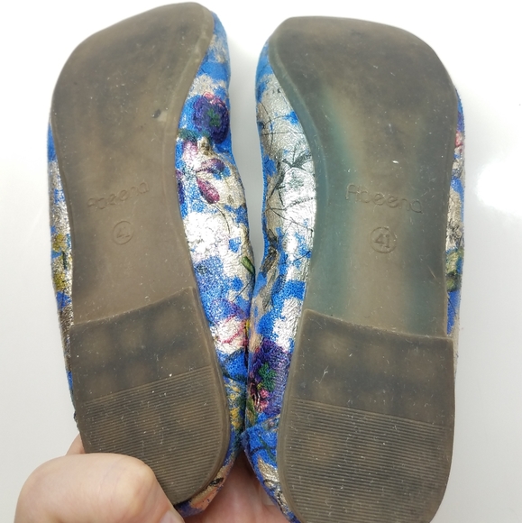 Floral Goldtone Goldfoil Blue Flats - Picture 9 of 11